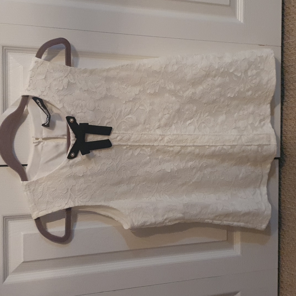 NWOT Karl Lagerfeld Sleeveless Lace Top with Bow Size M